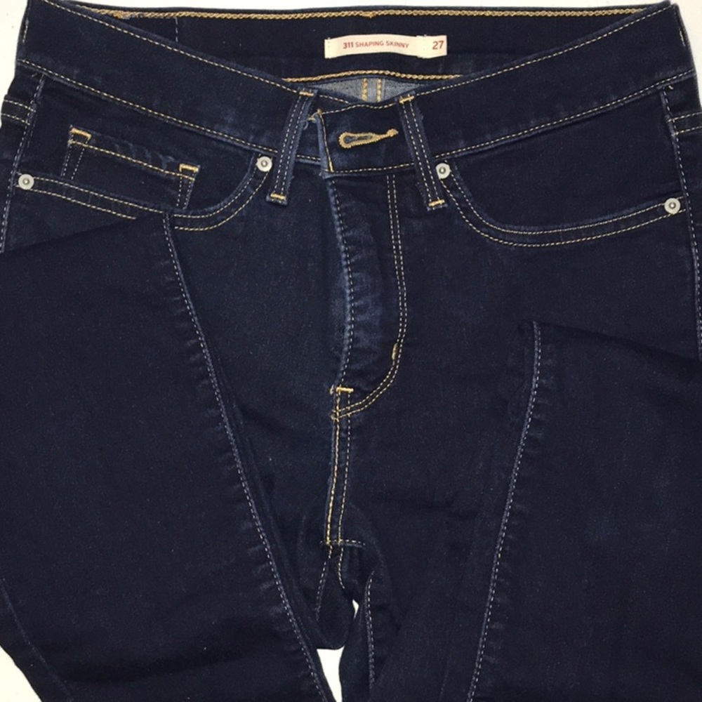 NWOT Levi’s 311 shaping skinny jeans, 27x30.